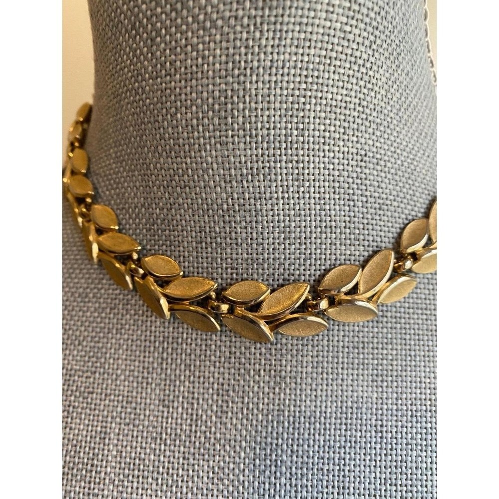 Vintage Crown Trifari Signed Leaf Chocker Necklace Gold Tone Hook Closure 60s